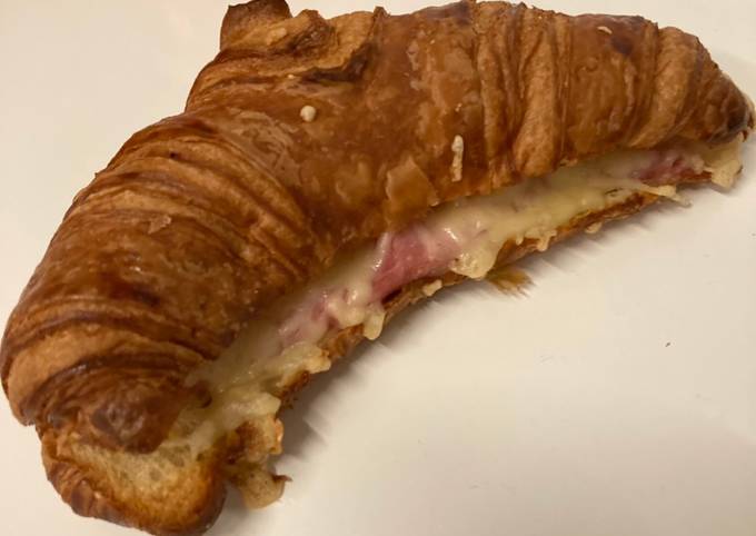 Croissant au jambon