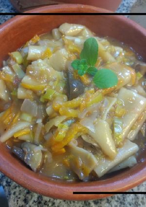 Una foto de One-pot Pasta con Champignon y verduritas 🍲🍄