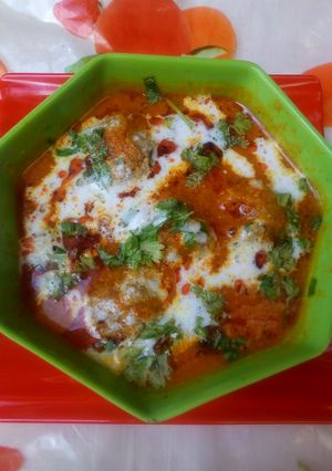 A picture of Jain special raw banana kofta curry.