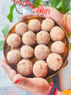 मखाना लड्डू(makana laddu recipe in hindi) रेसिपी मुख्य फोटो