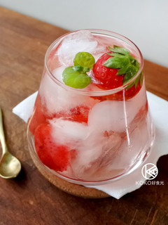 琴酒釀草莓氣泡飲(簡易草莓酒) 的食譜成品照片