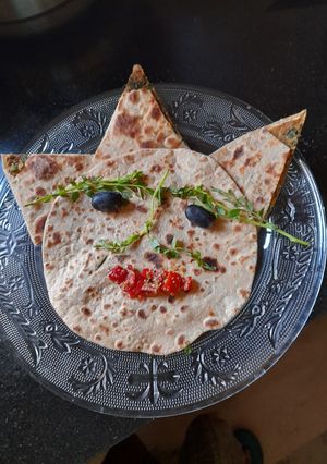 A picture of Chana saag Sattu Paratha.