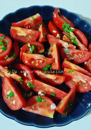 Une photo de Salade de tomates marinées 🍅