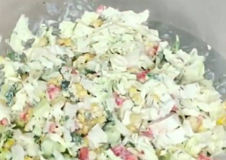 Пекинская капуста с крабовыми палочками помидорами. Пекинская капуста с крабовыми палочками помидорами. Салат кукуруза пекинка крабовые. Пекинская капуста с крабовыми палочками помидорами. Крабовый салат соломкой рецепт.