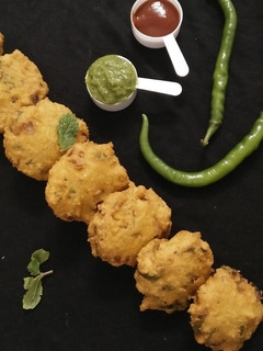 દાળવડા(Dalvada recipe in Gujarati) રેસીપી મુખ્ય ફોટો