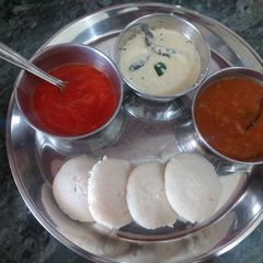 A picture of चावल की इडली.