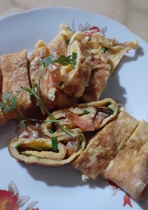 Hình của món Trứng cuộn tôm hành.