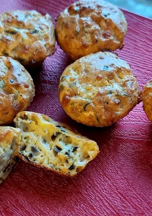 O poză a rețetei Brioșe cu mozarella și măsline.