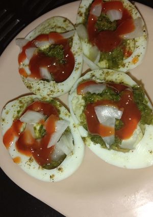 A picture of Boiled eggs with chutney.