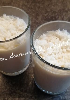 Une photo de Yaourt à la noix de coco 🥥