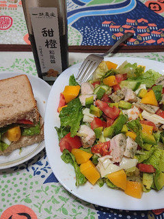 蘿蔓酪梨時蔬雞胸沙拉vs三明治 的食譜成品照片
