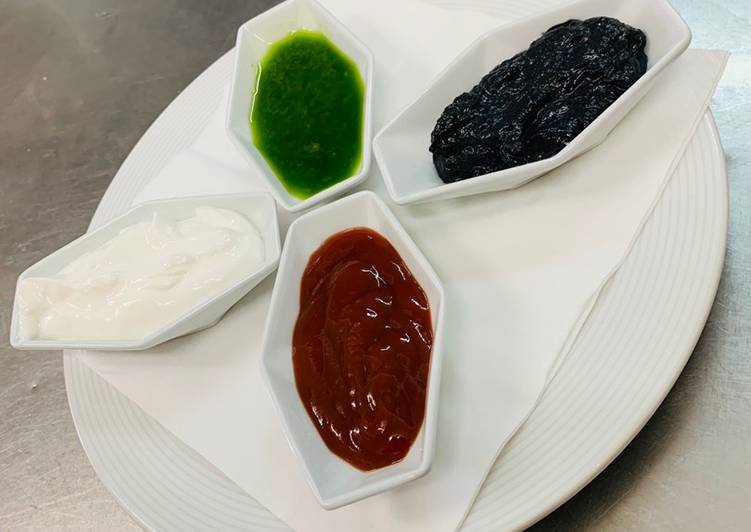 4 salsas para tapas: Salsa brava, ajo-aceite, alioli negro y salsa verde