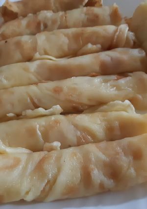 A picture of Pancakes roll with cream.
