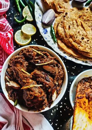 চিকেন কালা ভুনা মশালা, মশালা লাচ্ছা পরাটা (chicken kala bhuna masala and masala lachha paratha) রেসিপির প্রধান ছবি