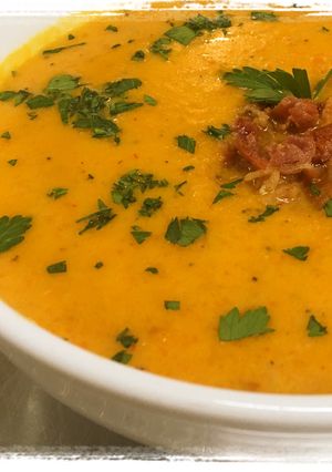 A picture of Thai Curry Carrot Coconut Soup.