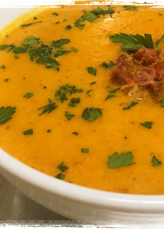 A picture of Thai Curry Carrot Coconut Soup.
