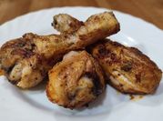 Una foto de muslos de pollo airfryer