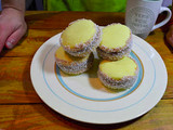 Alfajores de maicena suaves y muy ricos