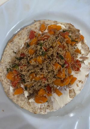 Una foto de Tacos integrales de atún y verduras