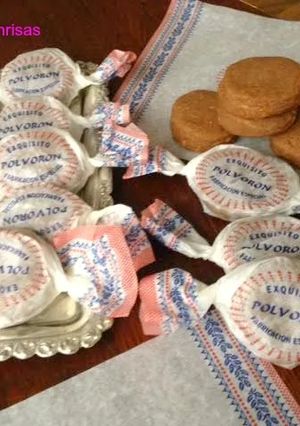 Una foto de Polvorones de turrón y chocolate