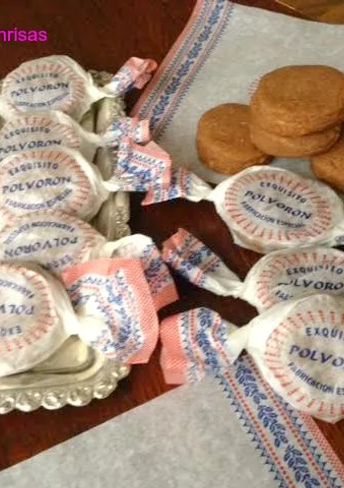 Una foto de Polvorones de turrón y chocolate