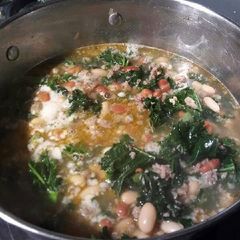 A picture of Italian kale and bean soup.