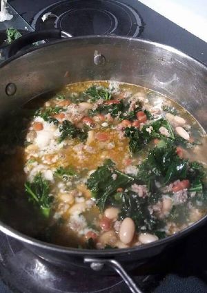 A picture of Italian kale and bean soup.