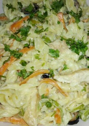 صورة لوصفة مكرونة بالوايت صوص والخضار "في حلة واحدة"