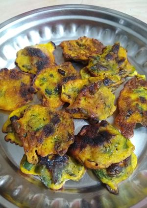 अरबी के पत्ते के पकौड़े (Arbi ke patte ke pakode recipe in hindi) रेसिपी मुख्य फोटो