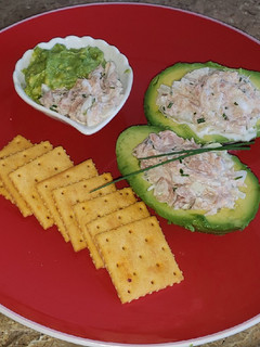 Una foto de Palta rellena de atún