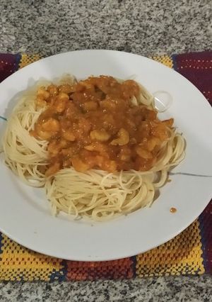 Una foto de ***Espagueti con Camarones en Salsa Roja***