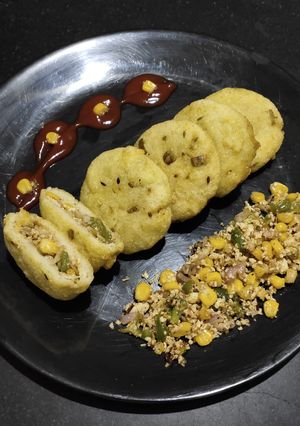 A picture of Corn paneer suji kachori.
