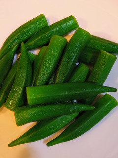 清燙鹽味秋葵(素食料理)(開胃小菜)(常備菜)(低醣生酮餐) 的食譜成品照片