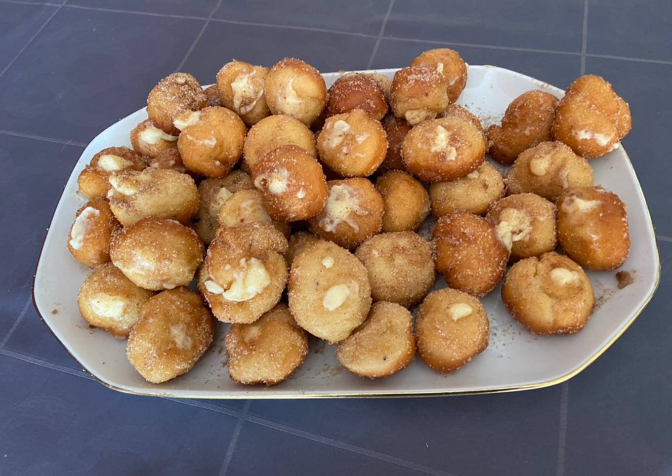 Buñuelos rellenos de crema