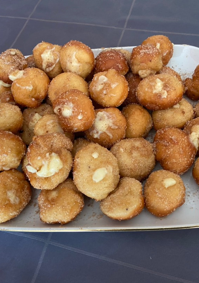 Una foto de Buñuelos rellenos de crema