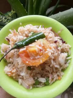 टमाटर मटर पास्ता मसाला फ्राइड राइस(tamatar matar pasta masala rice recipe in hindi) रेसिपी मुख्य फोटो