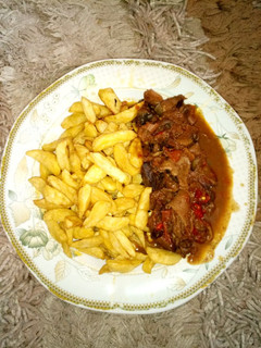 A picture of Chips with offals.