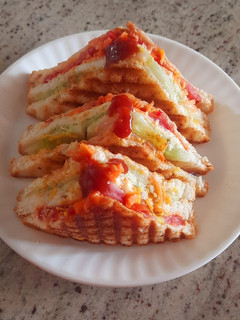 வெஜ் சான்ட்விச்(veg sandwich recipe in tamil) செய்முறை முக்கிய புகைப்படம்