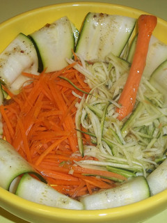 Una foto de Ensalada de calabacín y carlota