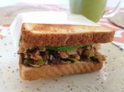 Una foto de sandwich de frijoles