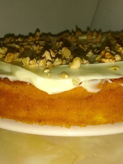Una foto de Pastel de Zanahoria y Naranja con crema frosting