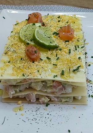 Foto principal de Lasaña fría de aguacate y salmón