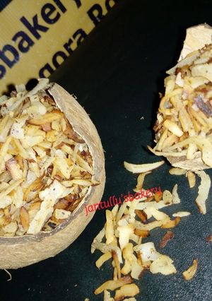 A picture of Coconut flakes.