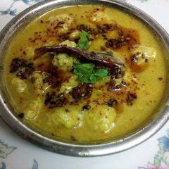 A picture of Urad dal ki dubki.