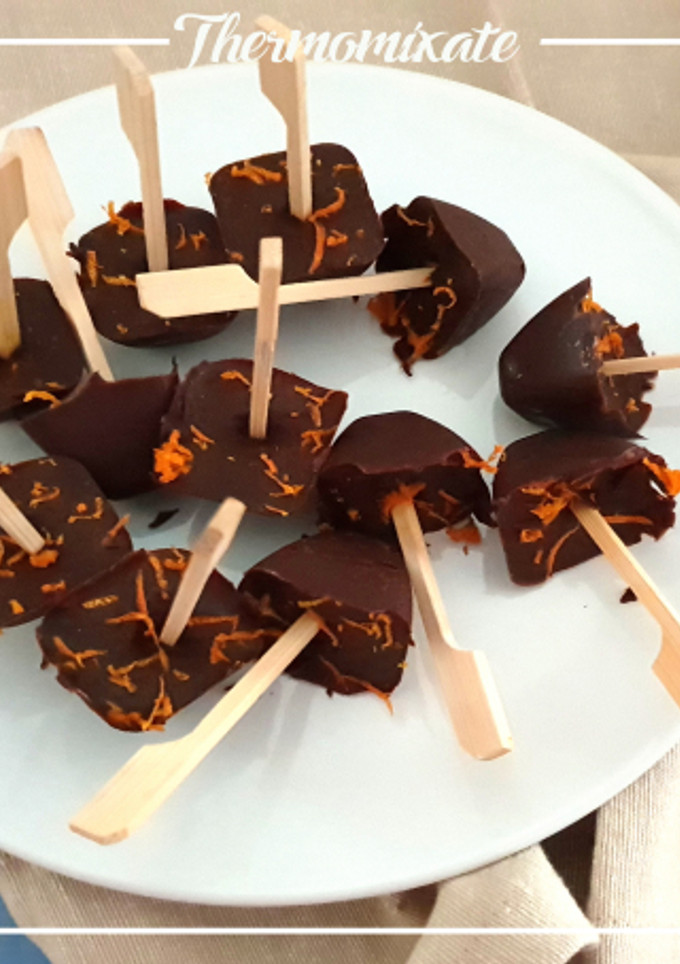 Una foto de Pirulís de chocolate y naranja con Thermomix