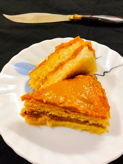 ম্যাঙ্গো স্টাফড ভ্যানিলা কেক (mango stuffed vanilla cake recipe in Bengali) রেসিপির প্রধান ছবি