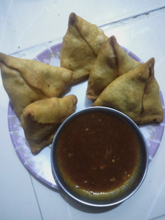 સમોસા(Samosa recipe in Gujarati) રેસીપી મુખ્ય ફોટો