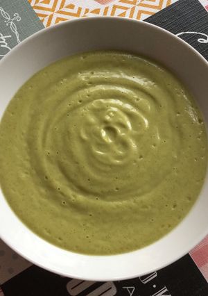 Una foto de Puré de calabacín y brócoli