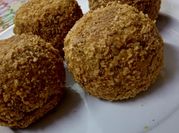 A picture of chicken and potato balls