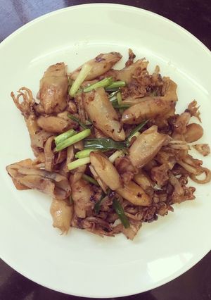 Hình của món Mực muối xào sả ớt.